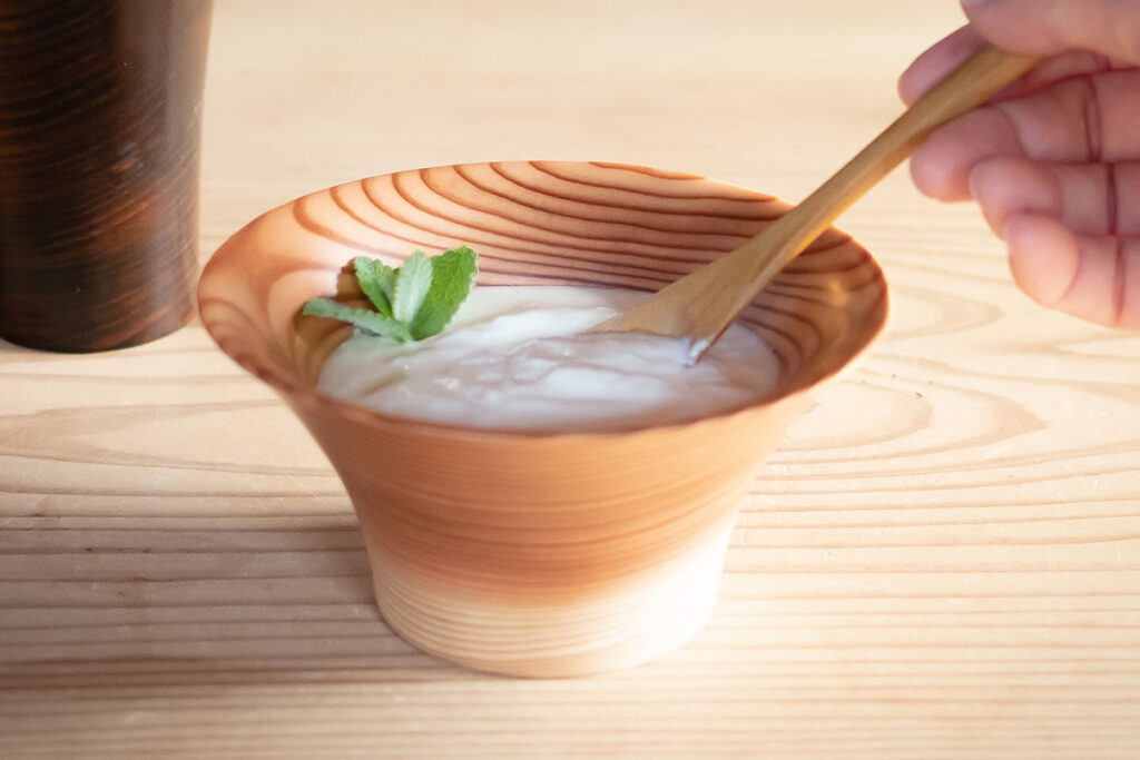 しずくの食器は木製のカトラリーを使う