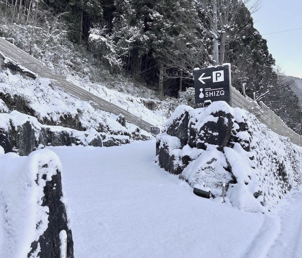 雪の神山