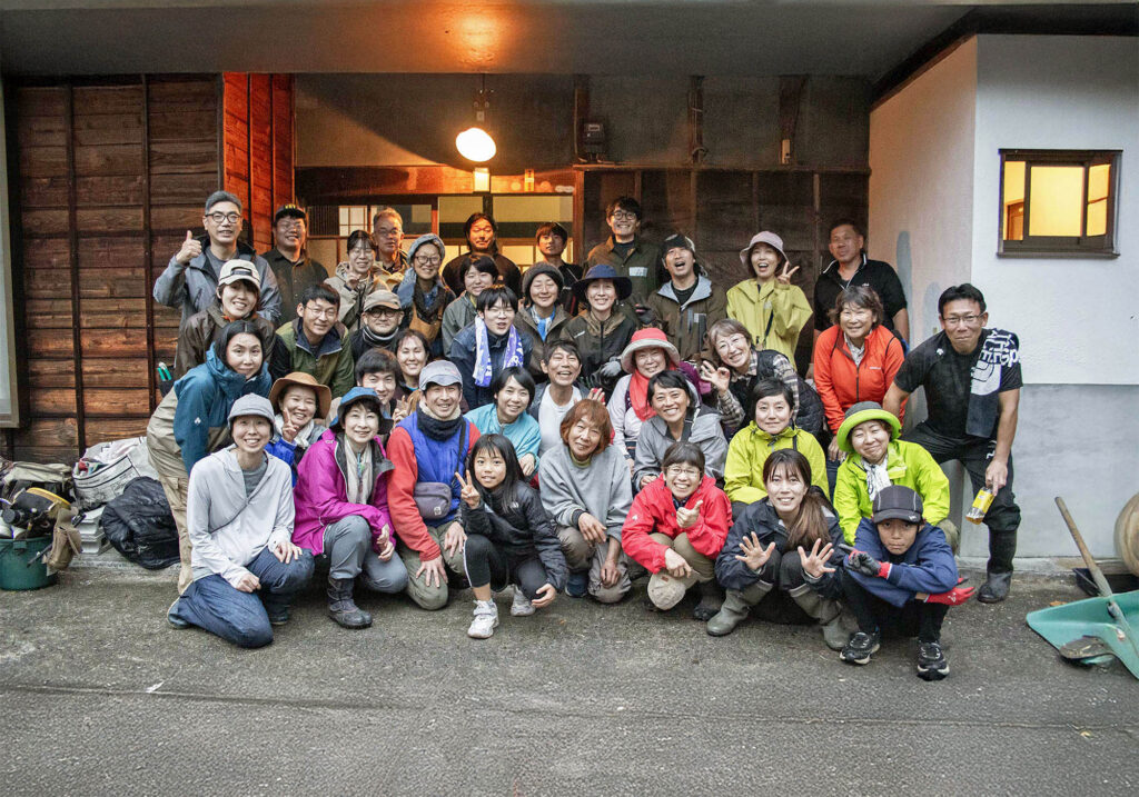 しずく環境改善ワークショップの参加者と集合写真